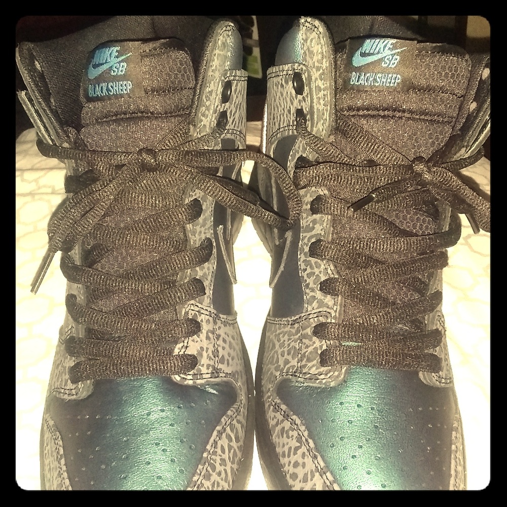 Nike SB Dunks Black Sheep